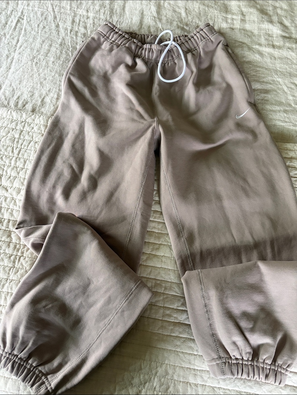 Nike women’s solo swoosh fleece pants